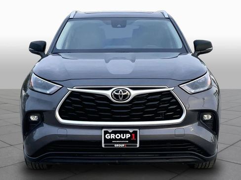 Used 2023 Toyota Highlander XLE FWD image 4