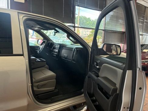 Used 2018 Chevrolet Silverado 1500 Custom w/ Custom Value Package RWD image 29