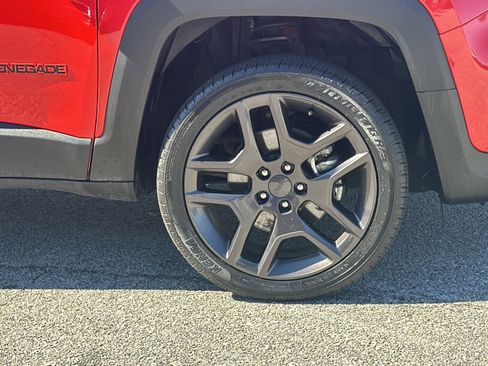 Used 2022 Jeep Renegade Latitude image 12