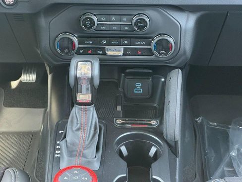 New 2025 Ford Bronco Raptor image 9