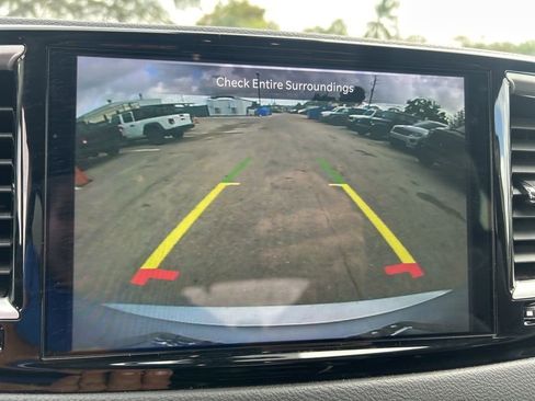 Certified 2023 Chrysler Pacifica Touring-L image 14