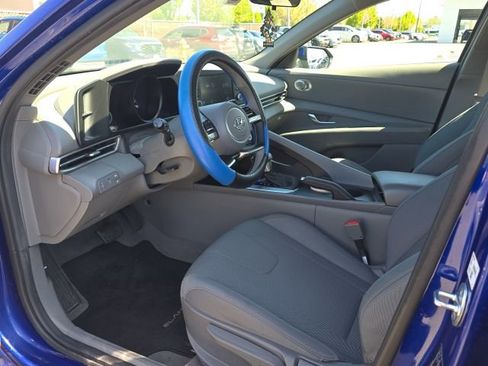 Used 2023 Hyundai Elantra SE w/ Preferred Accessory Package FWD image 14