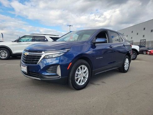 Used 2023 Chevrolet Equinox LT image 2