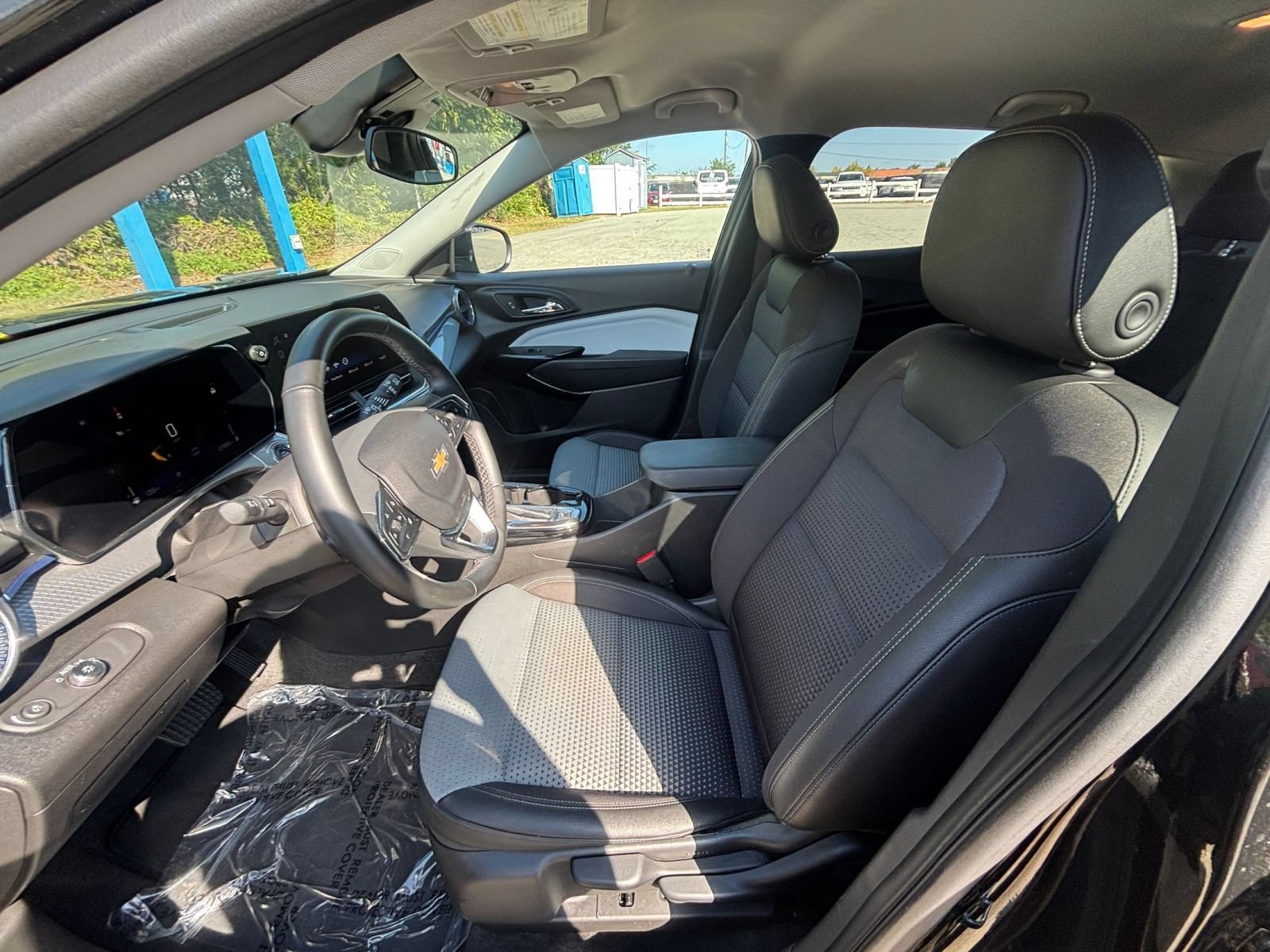 Used 2025 Chevrolet Trax LT w/ LT Convenience Package FWD image 26