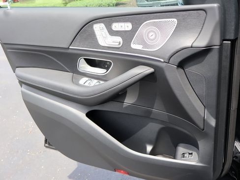 Certified 2025 Mercedes-Benz GLS 450 4MATIC image 39