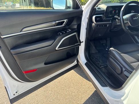 Used 2023 Kia Telluride LX FWD image 29