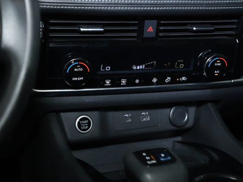 Certified 2022 Nissan Rogue SV FWD image 25
