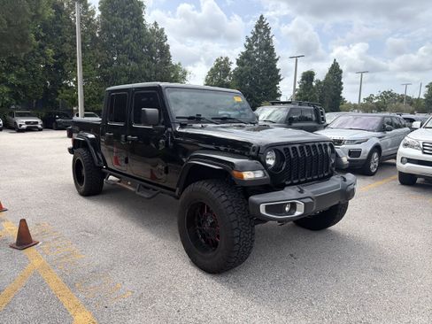 Used 2022 Jeep Gladiator Sport AWD/4WD image 2