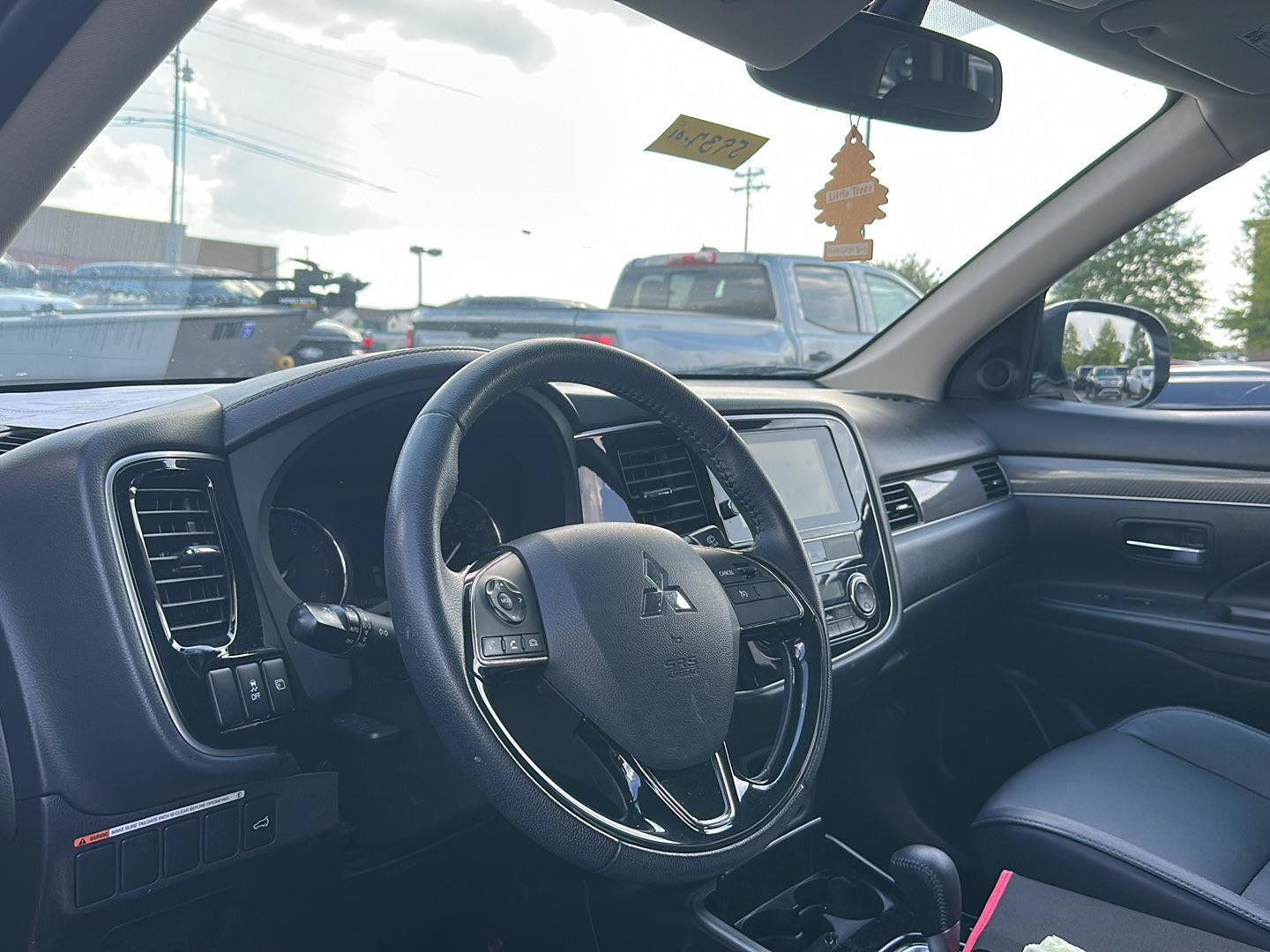 Used 2019 Mitsubishi Outlander SEL AWD/4WD image 2