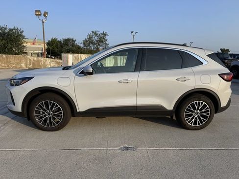 Used 2025 Ford Escape SE w/ PHEV Premium Package FWD image 4