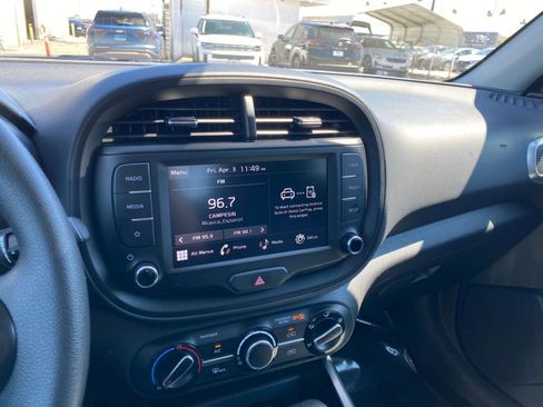 Used 2025 Kia Soul LX w/ LX Technology Package image 17