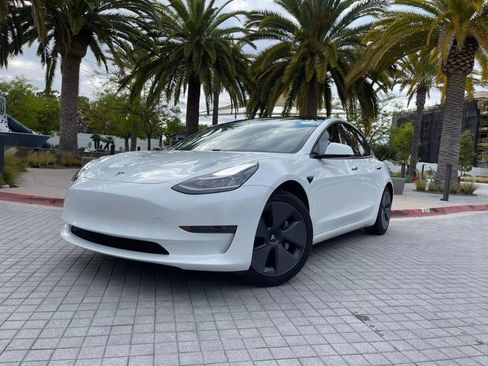 Used 2023 Tesla Model 3 Standard Range RWD image 4