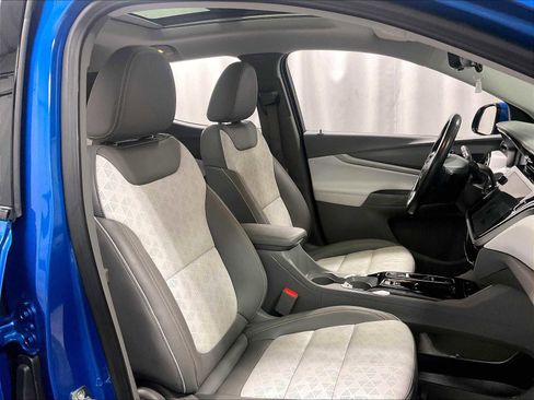 Used 2022 Chevrolet Bolt EUV Premier w/ Sun & Sound Package image 11