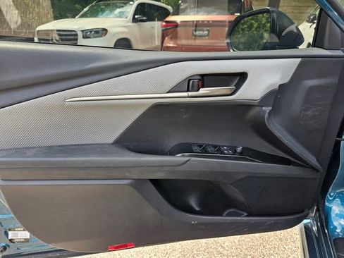 Used 2025 Toyota Camry SE FWD image 9
