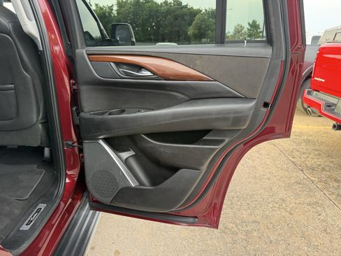 Used 2017 Cadillac Escalade Luxury RWD image 18