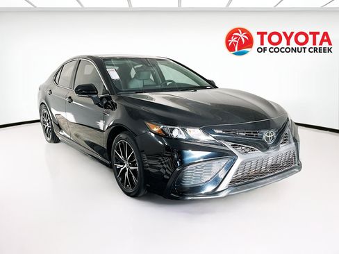 Certified 2023 Toyota Camry SE FWD image 1
