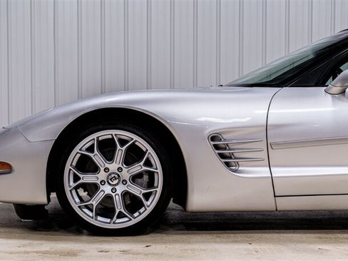 Used 2002 Chevrolet Corvette Coupe w/ Preferred Equipment Group1 RWD image 3