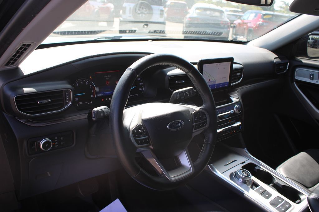 Used 2022 Ford Explorer Limited w/ Equipment Group 301A RWD image 26