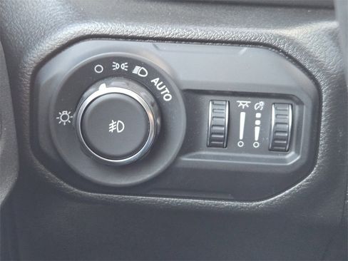 Used 2022 Jeep Wrangler Unlimited Sahara image 22