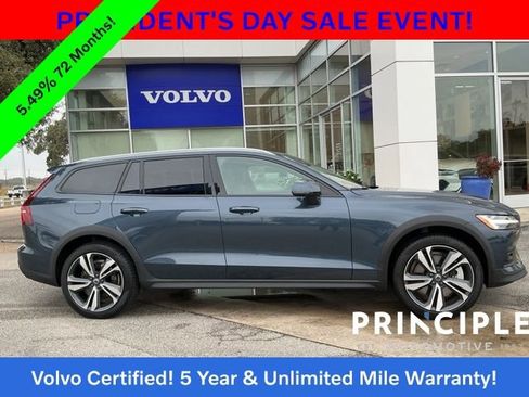 Certified 2025 Volvo V60 B5 Cross Country Plus image 3