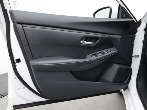 Used 2025 Nissan Sentra SV FWD image 13