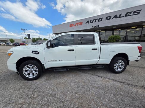 Used 2022 Nissan Titan SV w/ SV Convenience Package AWD/4WD image 8