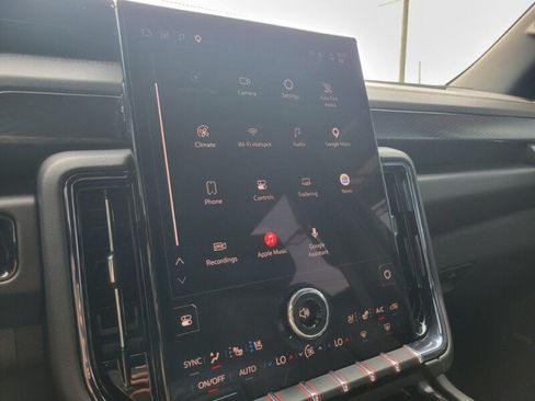 Used 2025 GMC Yukon AT4 w/ AT4 Premium Package AWD/4WD image 22