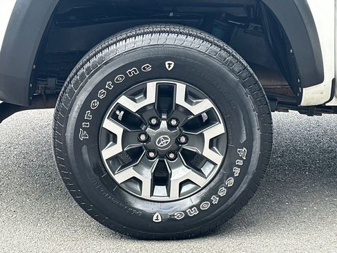 Used 2019 Toyota Tacoma TRD Off-Road AWD/4WD image 8