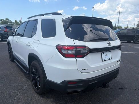 Certified 2026 Honda Pilot Black Edition image 5