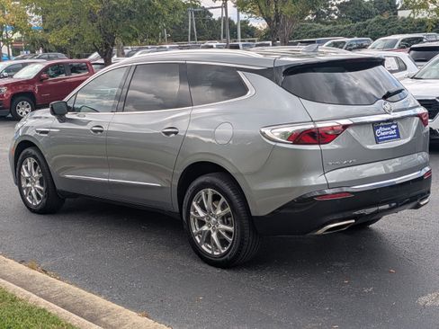Used 2023 Buick Enclave Essence w/ Experience Buick Package image 6