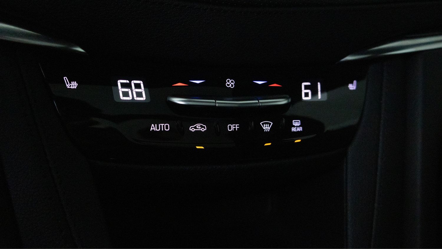 Used 2025 Cadillac XT5 Premium Luxury w/ LPO, Floor Liner Package AWD/4WD image 15