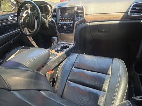 Used 2017 Jeep Grand Cherokee Overland AWD/4WD image 26