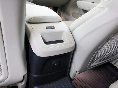 Certified 2023 Volvo XC60 T8 Ultimate image 20