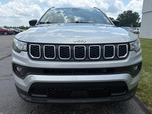 Used 2024 Jeep Compass Latitude AWD/4WD image 7