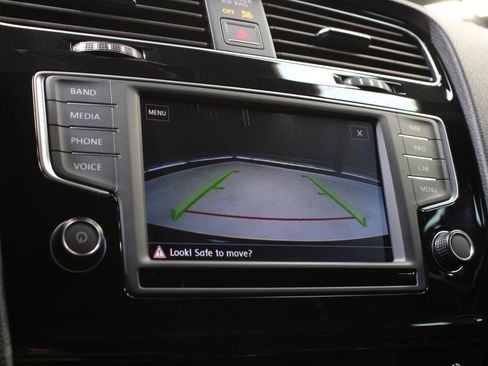 Used 2017 Volkswagen Golf R 4-Door image 48