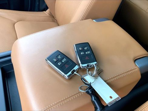 Certified 2023 Land Rover Defender 110 SE AWD/4WD image 13
