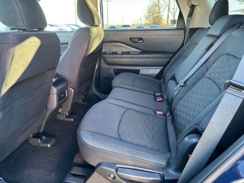 Used 2025 Nissan Pathfinder SV image 28