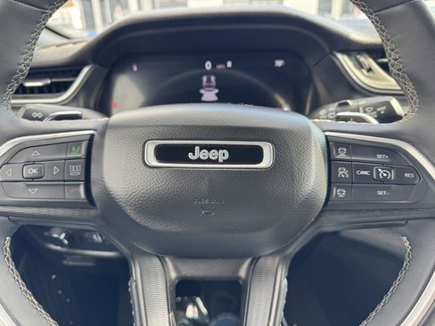 Used 2023 Jeep Grand Cherokee Altitude AWD/4WD image 27