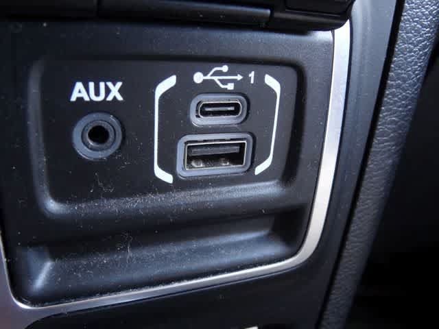 Used 2020 Jeep Gladiator Rubicon w/ Dual Top Group AWD/4WD image 40