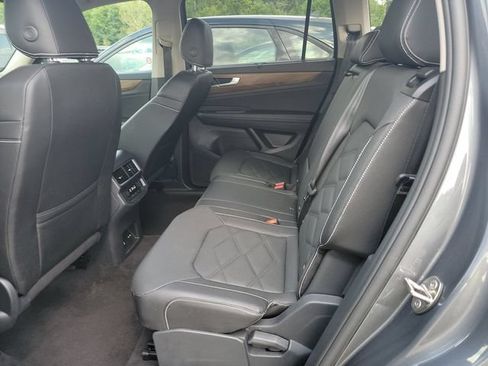 Used 2025 Volkswagen Atlas SE AWD/4WD image 7