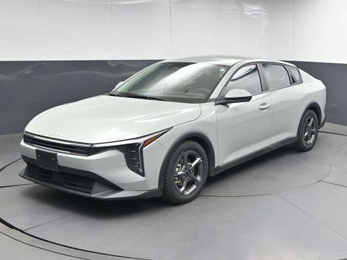 Used 2025 Kia K4 LXS image 3
