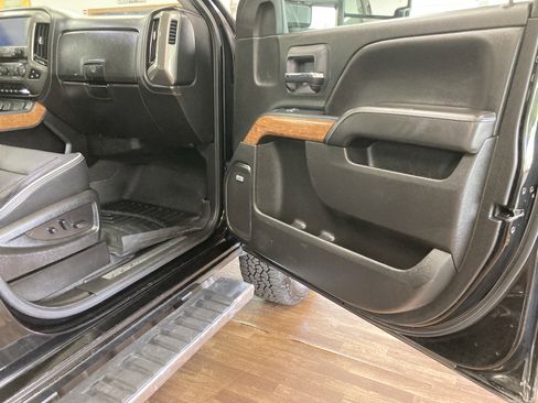 Used 2019 Chevrolet Silverado 2500 High Country w/ Duramax Plus Package AWD/4WD image 16