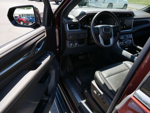 Used 2022 GMC Yukon XL Denali AWD/4WD image 9