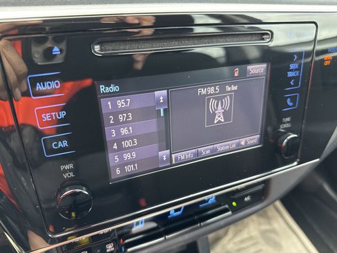 Used 2019 Toyota Corolla LE FWD image 12