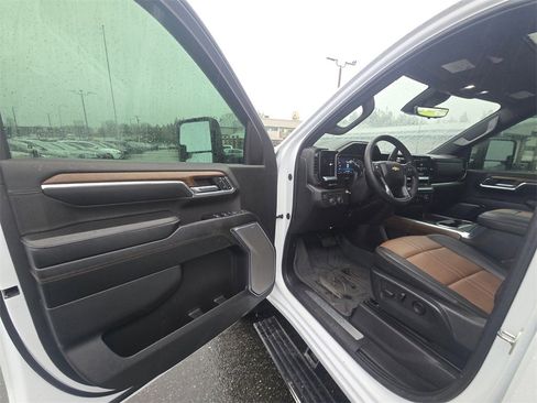 Used 2024 Chevrolet Silverado 3500 High Country image 15