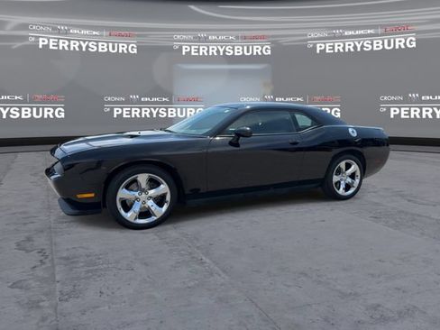 Used 2014 Dodge Challenger SXT w/ Super Sport Group (SS/T) RWD image 4