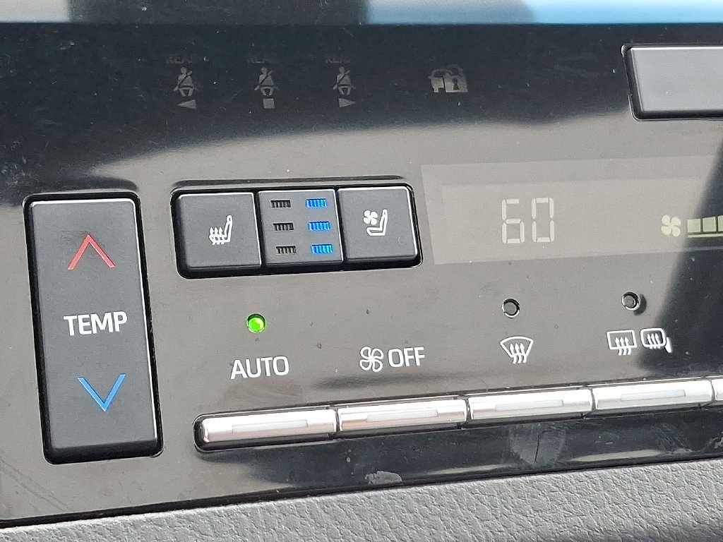 Used 2019 Toyota Avalon Limited w/ Advanced Safety Package FWD image 25