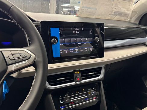 New 2025 Volkswagen Taos SE image 29