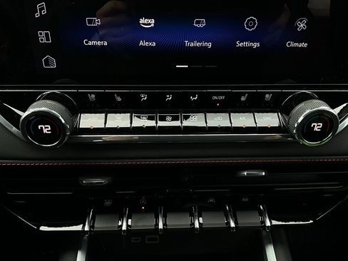 Used 2024 Chevrolet Colorado Z71 w/ Z71 Convenience Package 2 image 33