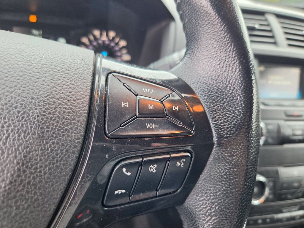 Used 2018 Ford Explorer XLT AWD/4WD image 16